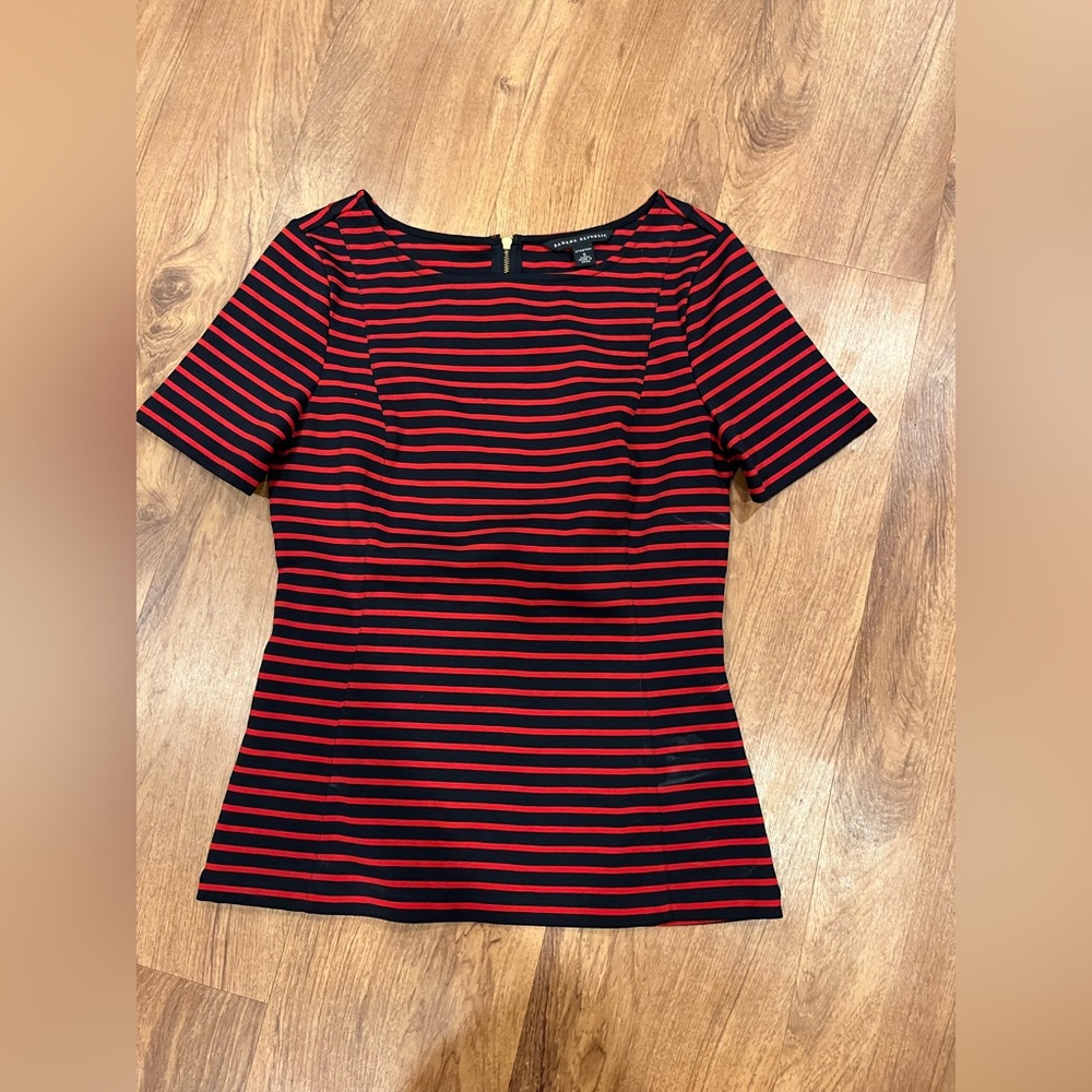 3/$15 
Banana Republic Stretch Tapered Short Stripe Red Blue Blouse 0 Petite 0P